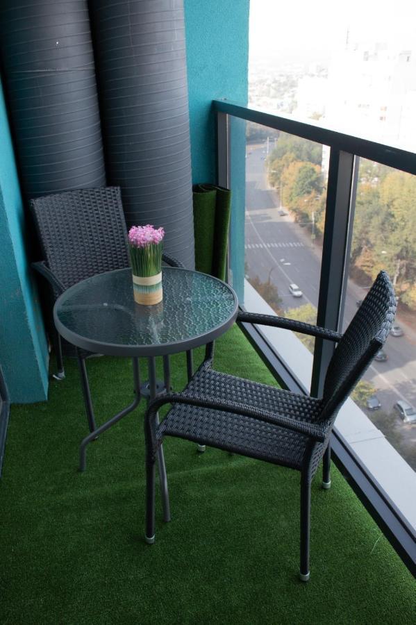 Oasis Premium Class 1Bd Apartment With Living Room キシナウ エクステリア 写真