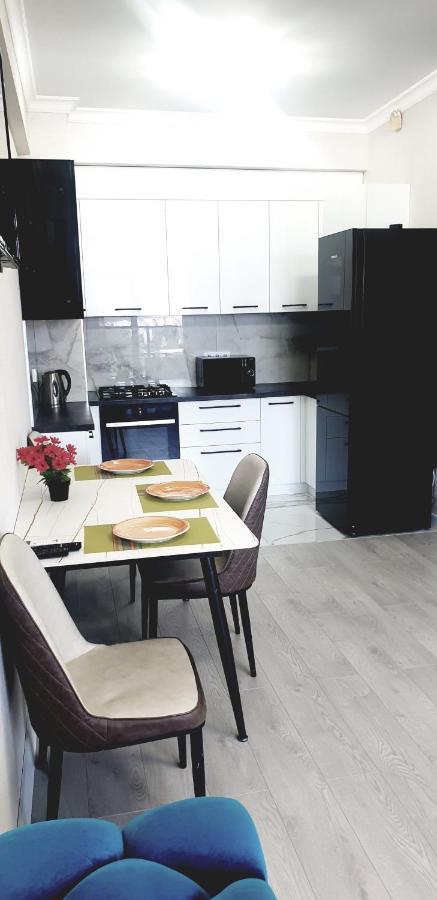 Oasis Premium Class 1Bd Apartment With Living Room キシナウ エクステリア 写真